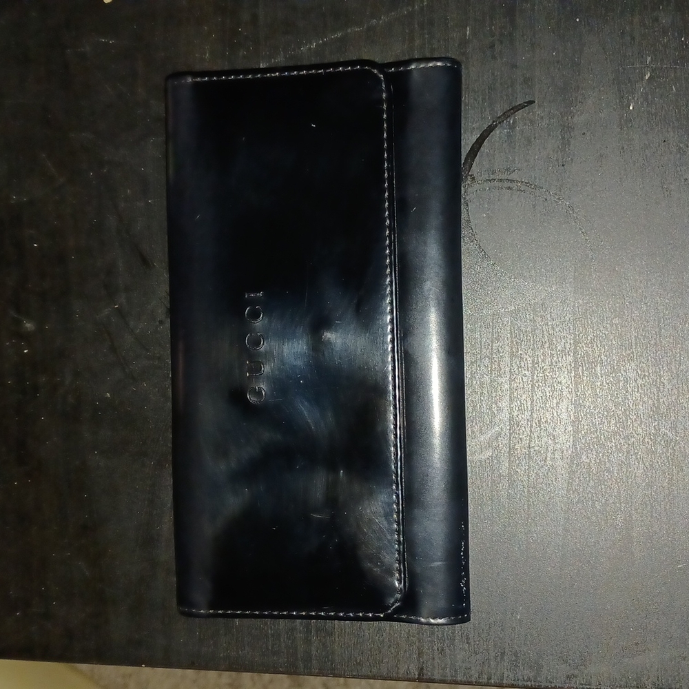 Vintage Gucci magnetic closer wallet.